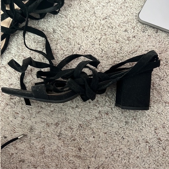 NWOT BLACK LACE UP SUEDE KITTEN HEEL - Picture 3 of 4